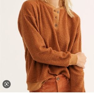 Donni. mini Sherpa Henley sweatshirt sz S